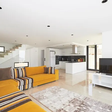 فيلة Sleeps 8 Pool Air Con Wifi T782301 *