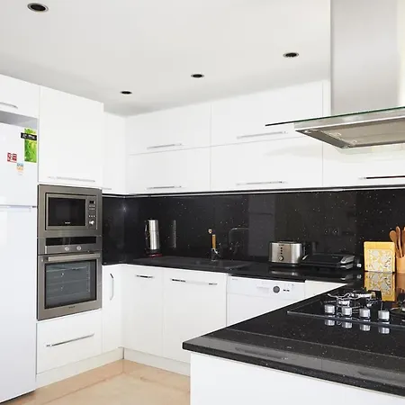 Sleeps 8 Pool Air Con Wifi T782301 * كالكان