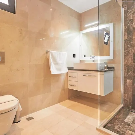 فيلة Sleeps 8 Pool Air Con Wifi T782301 كالكان