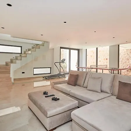Sleeps 8 Pool Air Con Wifi T782301 فيلة كالكان