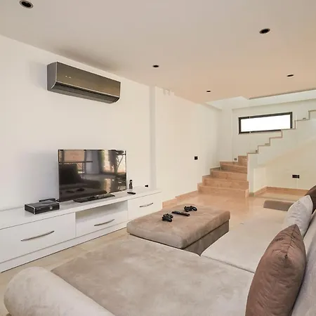 Sleeps 8 Pool Air Con Wifi T782301 كالكان