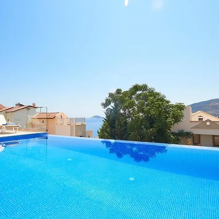 فيلة Sleeps 8 Pool Air Con Wifi T782301 كالكان