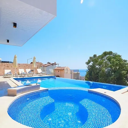 Sleeps 8 Pool Air Con Wifi T782301